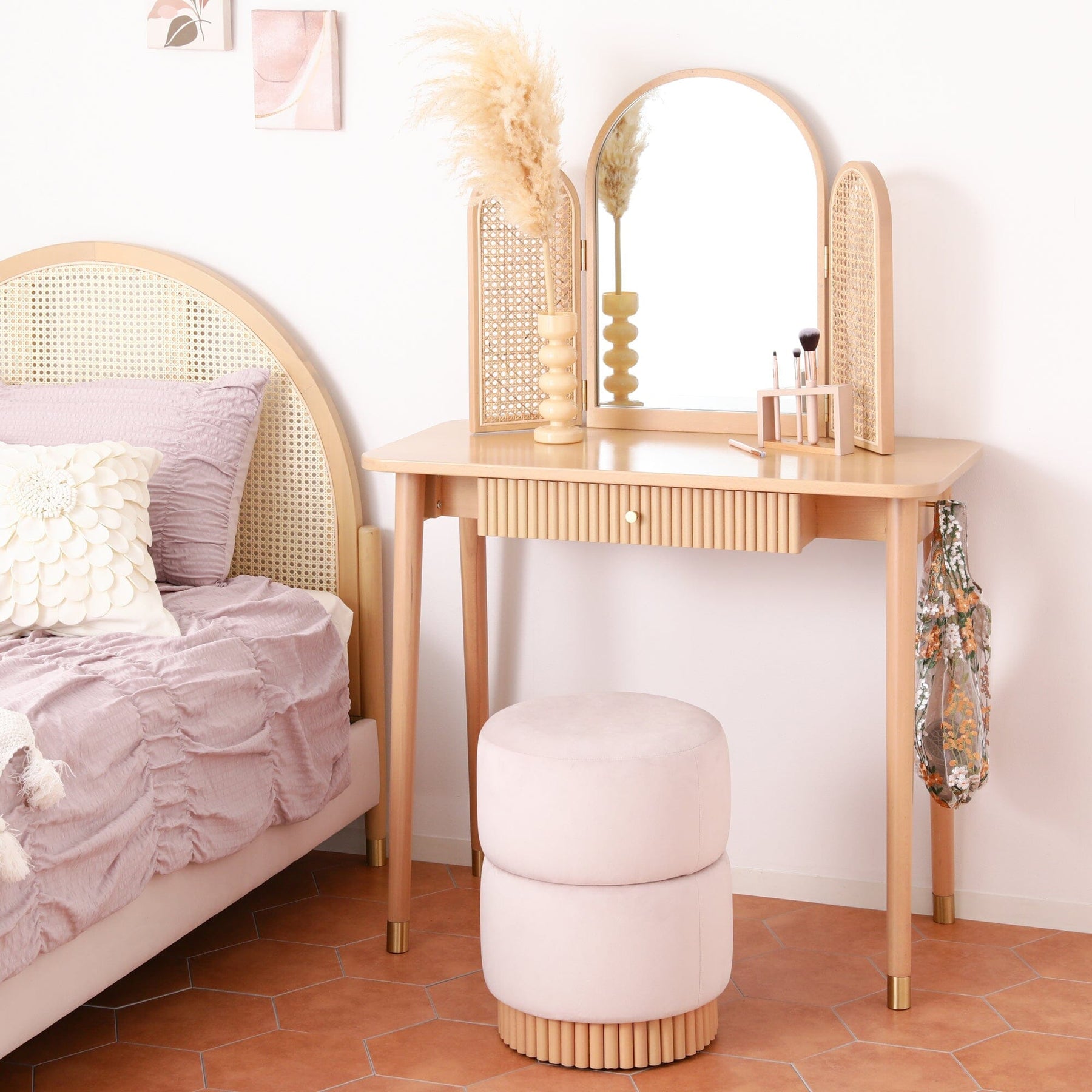 Motis Stool W350×D350×H455 Pink